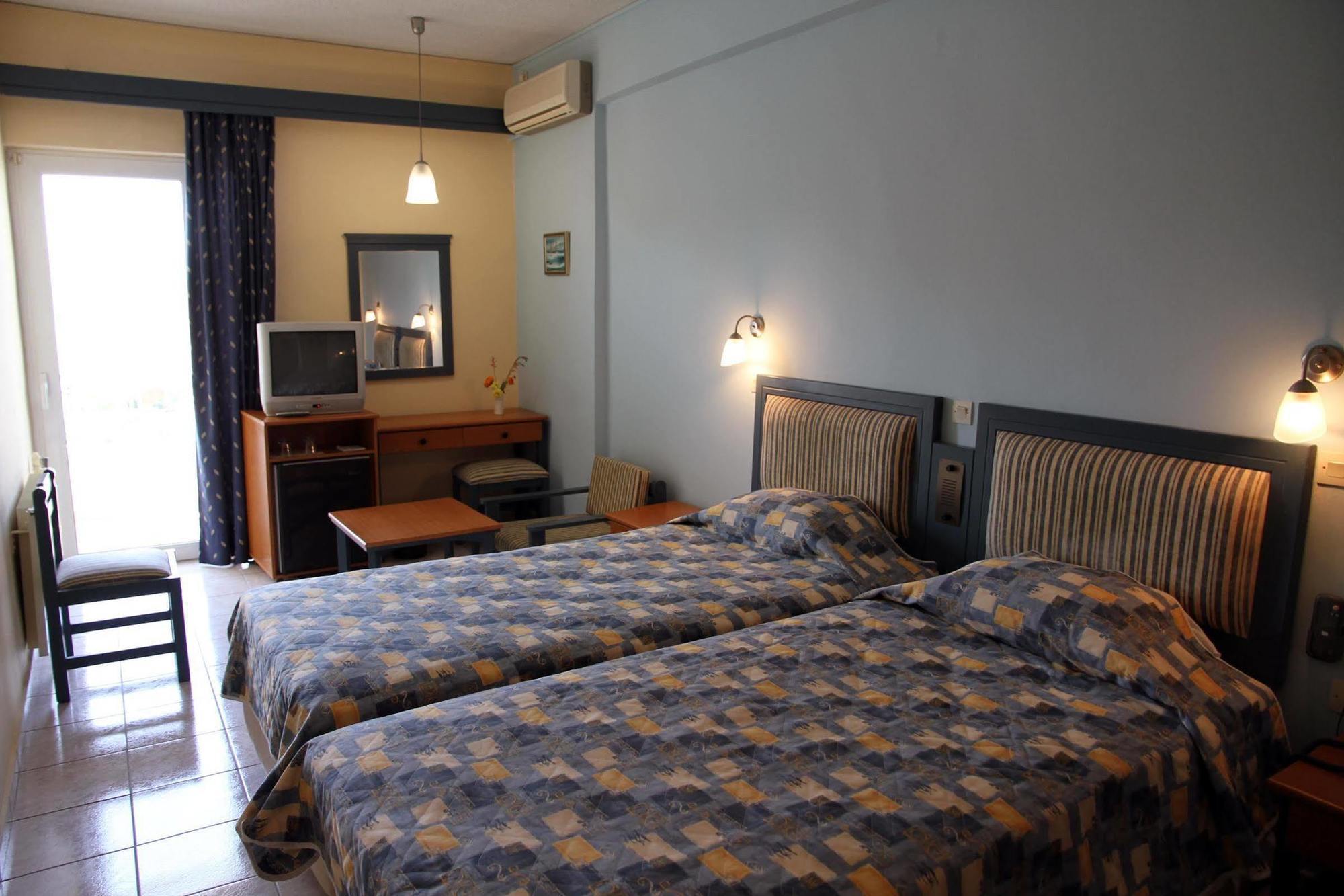 Astron Hotel 3*