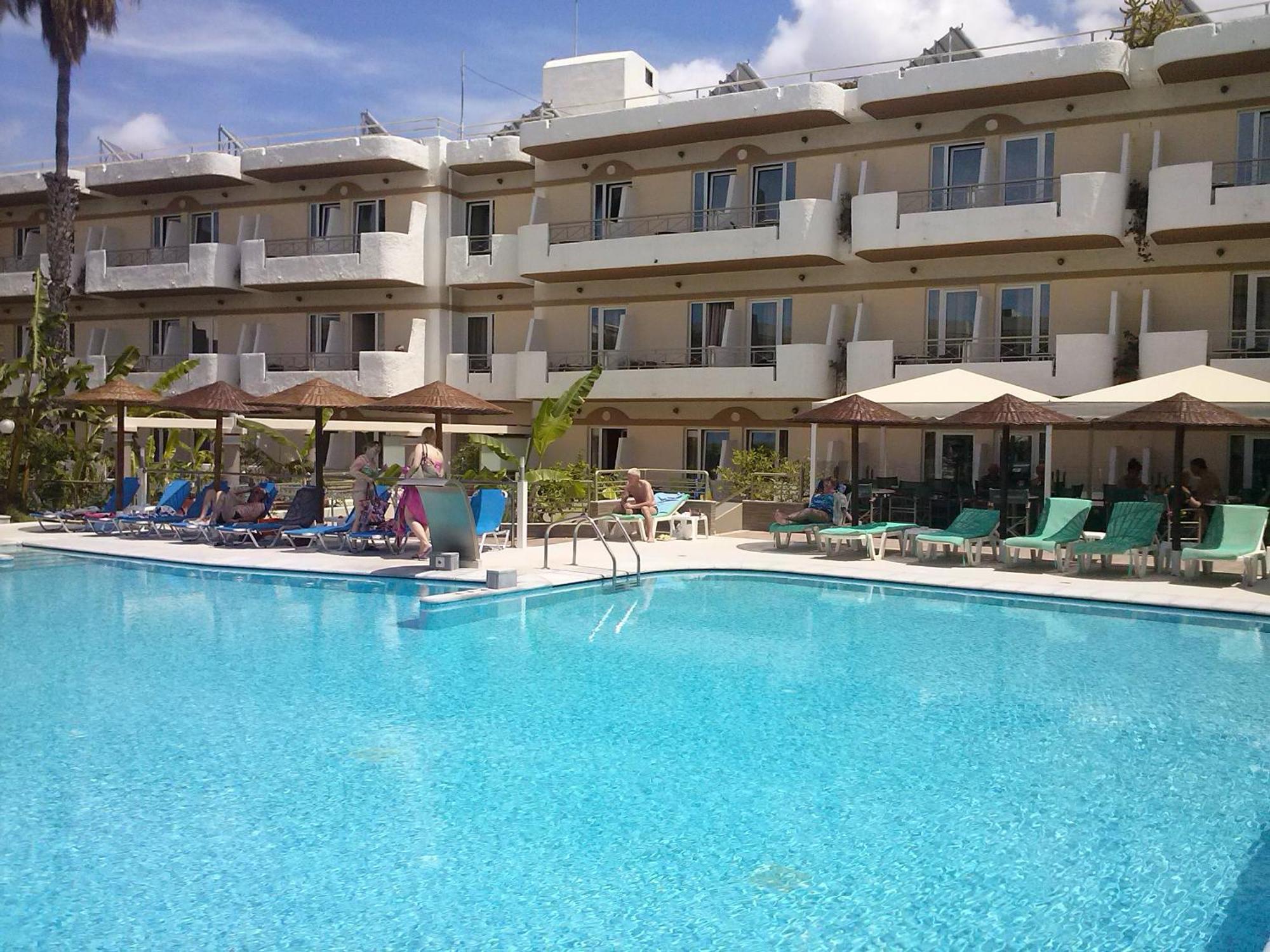 Astron Hotel 3*